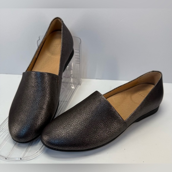 NWT Dansko Larisa women’s slip on Metallic pewter Flats size 6 - Picture 2 of 14